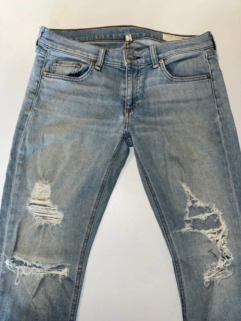 rag & bone Distressed Light Blue Denim “Dre Capris” Jeans size 27‎
